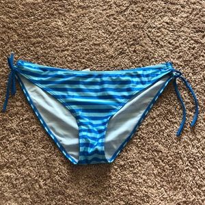 NWOT Unbranded Striped Swimsuit Bottoms